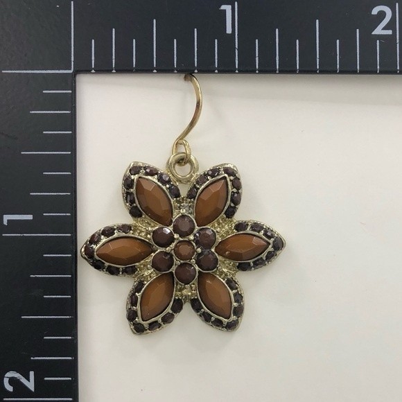 🌼 Brown Daisy Flower Gold Dangle Earrings - Picture 2 of 2